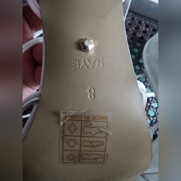 Heels - Picture 6 of 6